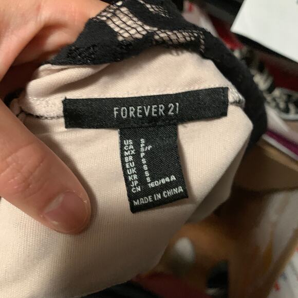 FOREVER 21 Cropped Top Longsleeve Shirt Women Small Black Lace Shirt Ladies - Picture 3 of 6